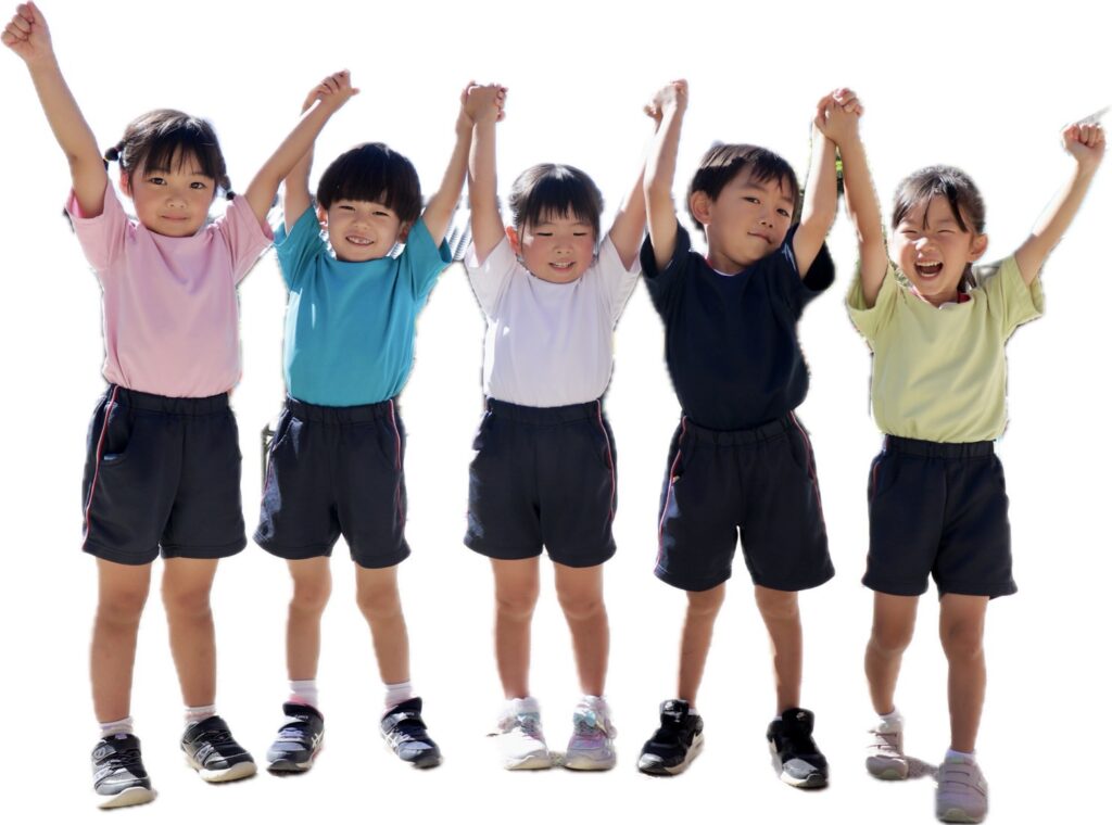 呉中央幼稚園の制服と園児達