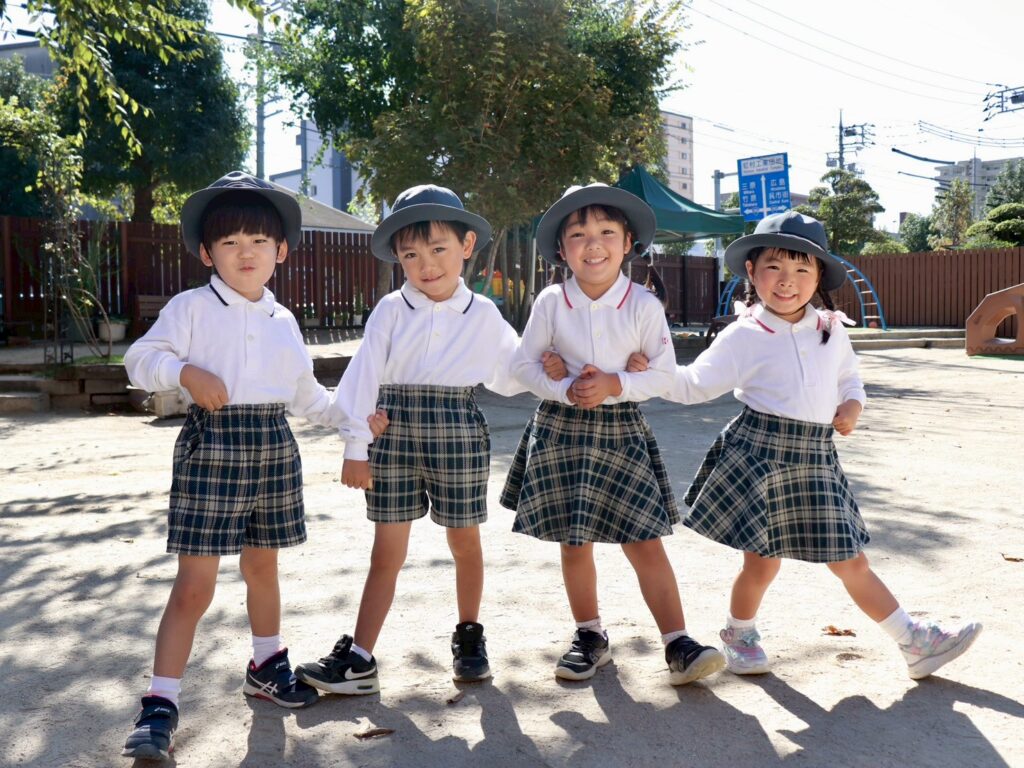 呉中央幼稚園の5月から6月の制服です。